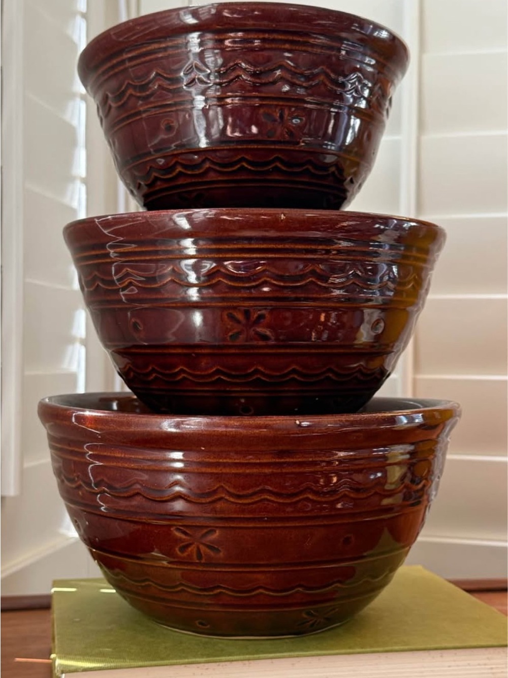 Vintage 1950s Marcrest “Daisy Dot” Brown Stoneware Mixing Bowls - Set of 3